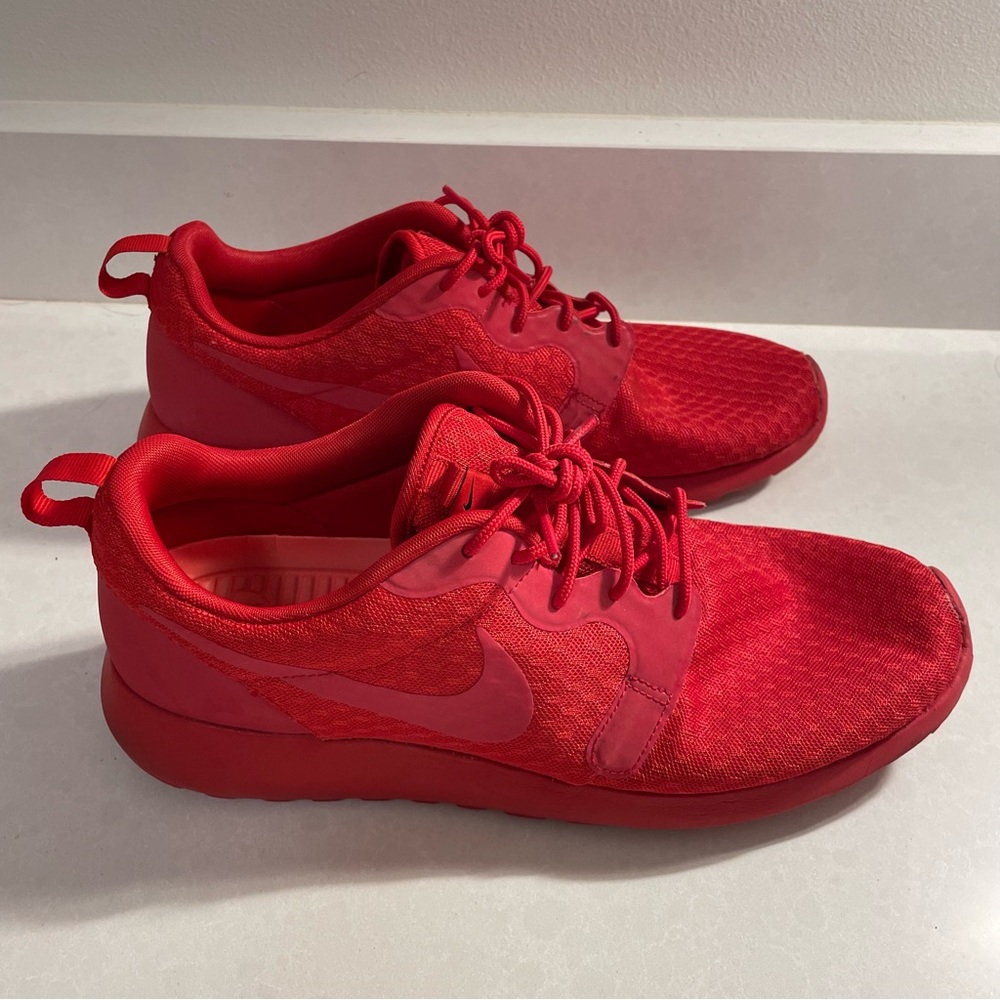 Nike Roshe Run triple red - men’s size 10.5